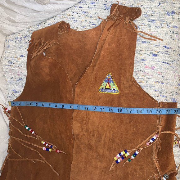 VINTAGE SUEDE FESTIVAL HIPPIE VEST w/ BEADED FRINGE & VINTAGE PATCH UNISEX - Picture 6 of 10